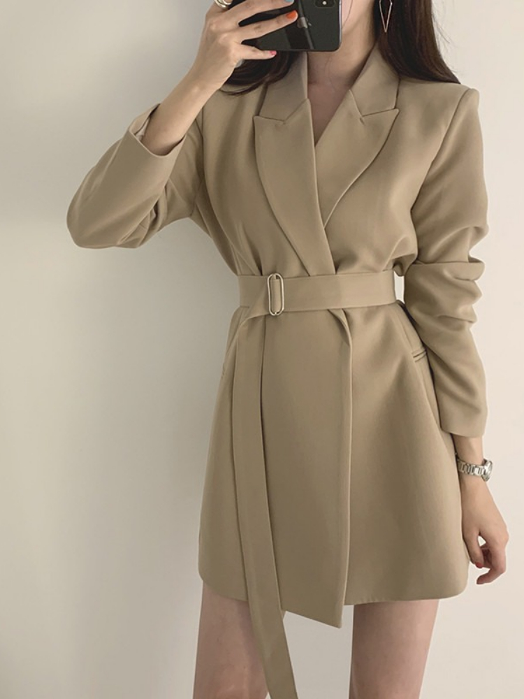 Men Formal Wear Coat - เสื้อสูทสีพื้นแบบยาวปานกลาง สไตล์เรโทร พร้อมเข็มขัด รุ่นเกาหลี ลำลอง ดูดีมีสไตล์